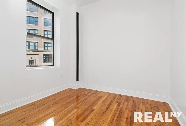 Building Photo - 322 West 11th Street