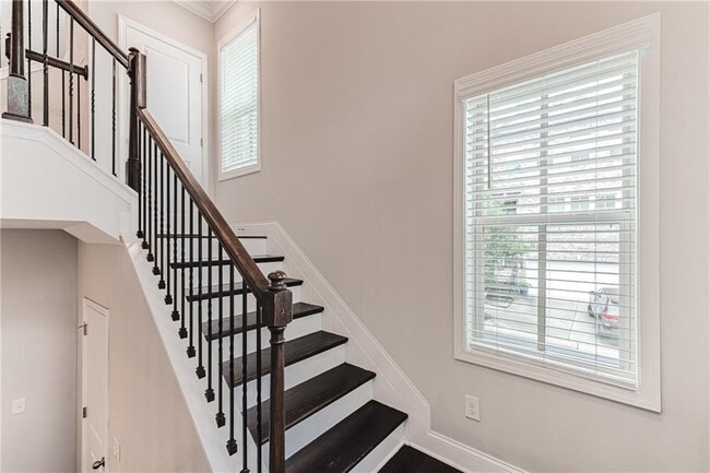 Building Photo - 3634 Via Nuova Ln