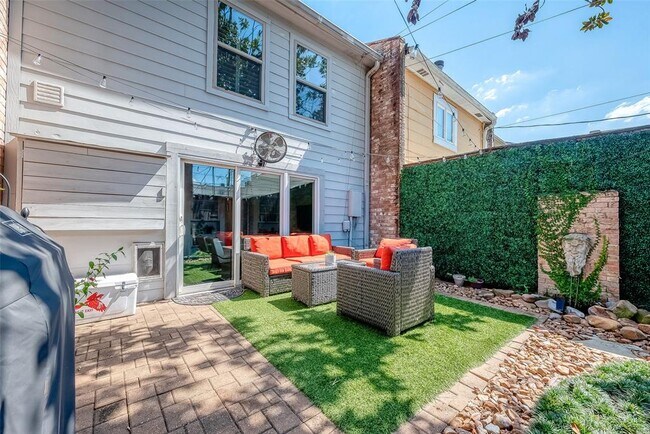 Foto del edificio - 3926 Roseland St