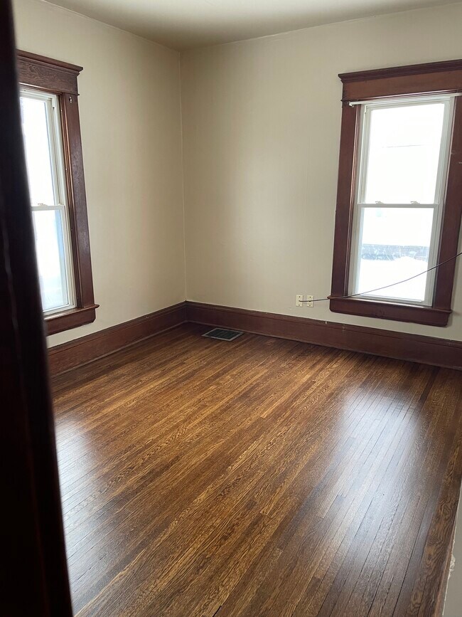 Building Photo - 218 Sturges Ave
