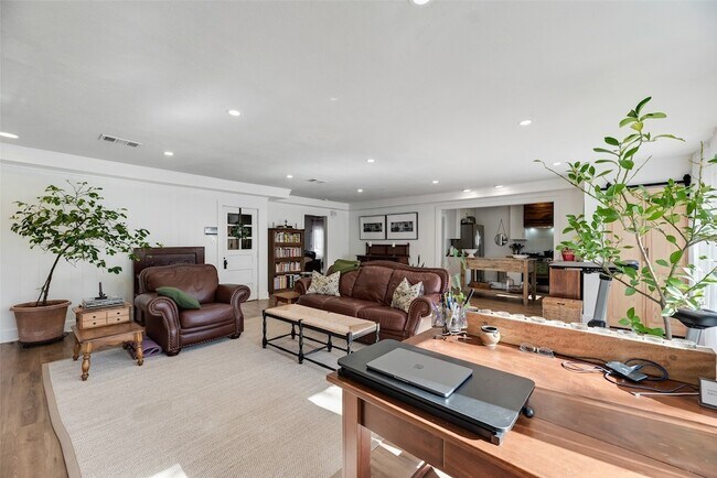 Building Photo - 2216 W Lotus Ave