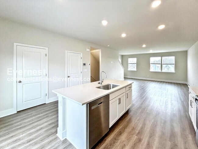 Foto del edificio - SPECIAL PROMOTION / Brand New 4 Bed/3.5 Bath Townhome with Garage / Pet-Friendly / Available Now!
