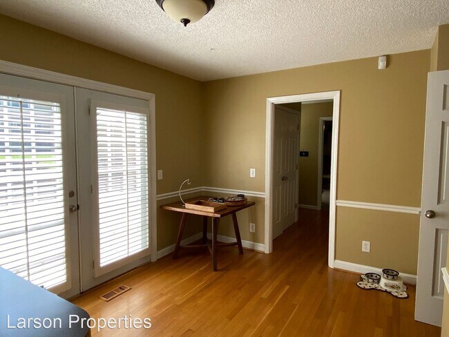 Building Photo - 4 br, 2.5 bath House - 3120 Forestdale Drive