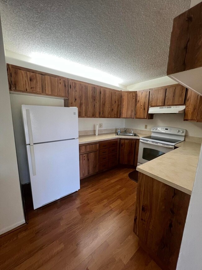 Foto del edificio - 706 Sunny Pine Way