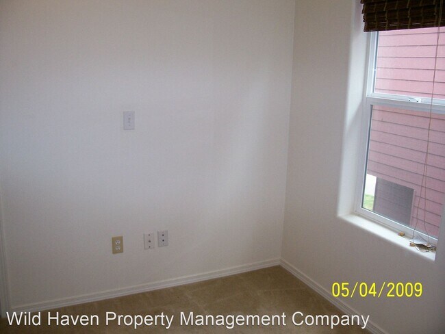 Building Photo - 3 br, 2.5 bath House - 3628 Oak Grove St.