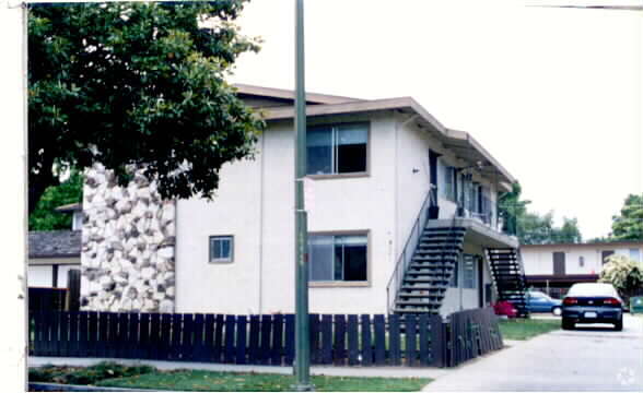 Building Photo - 3241 Williamsburg Dr
