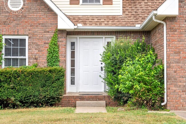 Building Photo - Awesome 3 Bedroom/2.5 Bath with Large Bonu...