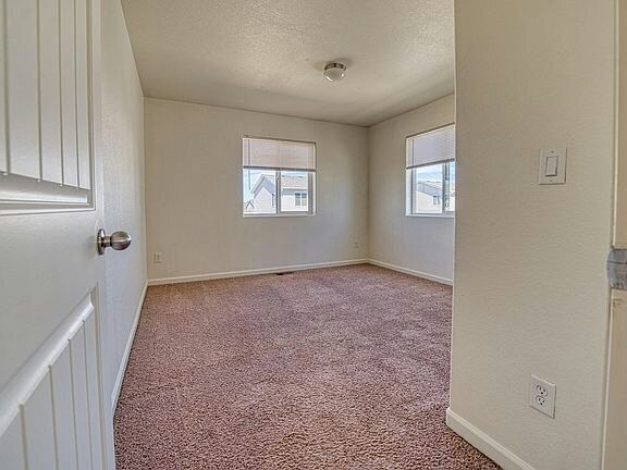 Building Photo - 3214 Quacker Ave