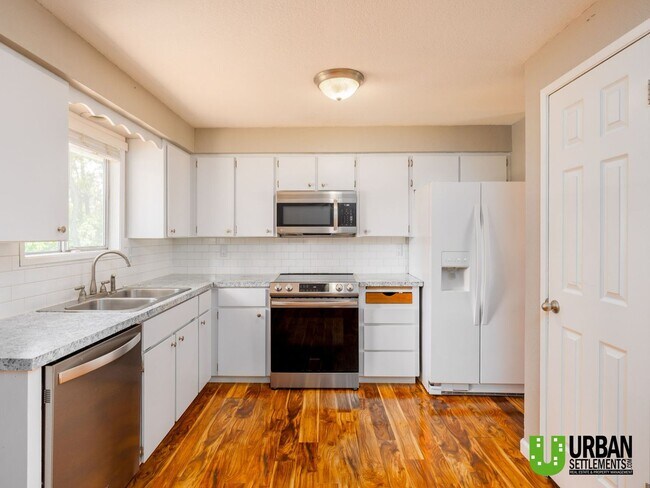 Foto del edificio - 4 bedroom 2 bath room house for rent in So...