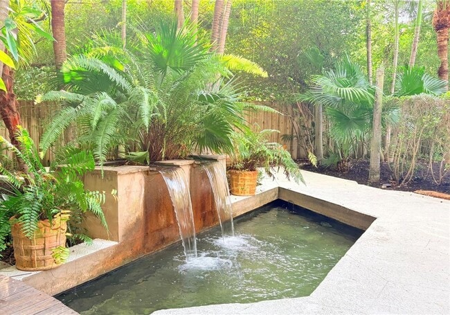 Building Photo - 2301 S Miami Ave