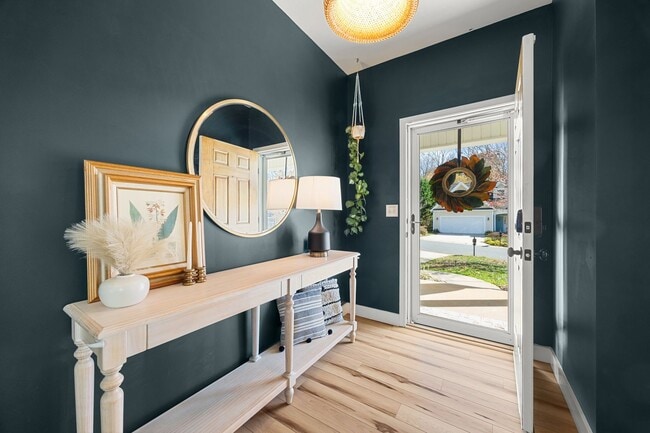 Building Photo - Discover this stunning 3-bedroom, 2.5-bath...