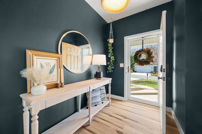 Foto del edificio - Discover this stunning 3-bedroom, 2.5-bath...