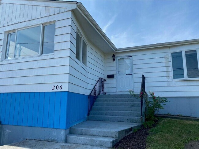 Building Photo - 206 Maple Ave