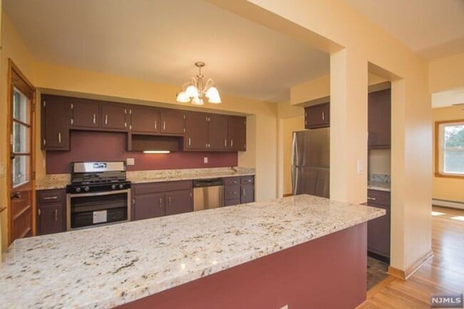 Building Photo - 403 Longview Ct