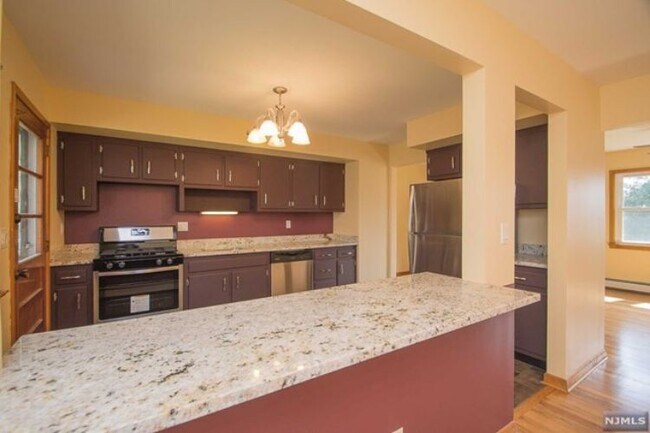 Foto del edificio - 403 Longview Ct