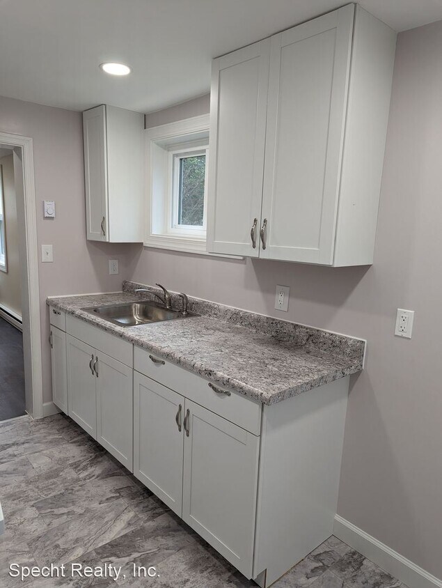 Foto principal - 3 br, 1 bath House - 465 N. Hanover St.