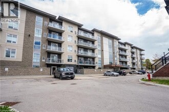 Building Photo - 16 Markle Cres