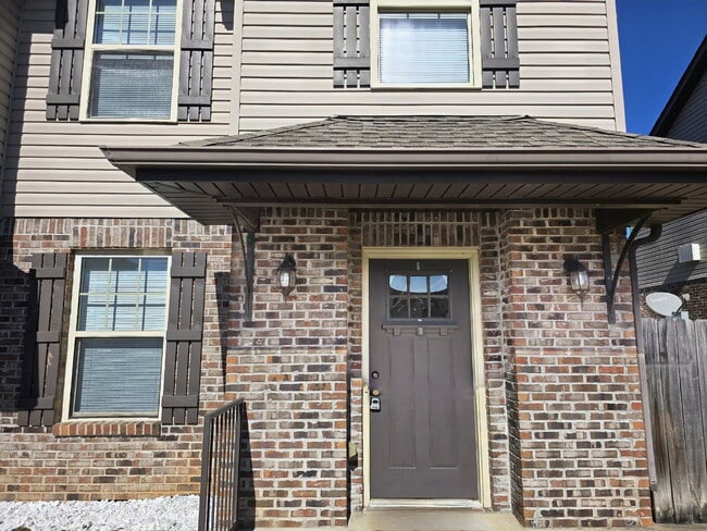 Building Photo - 1771-D SPRING WATER DR, CLARKSVILLE, TN 37040