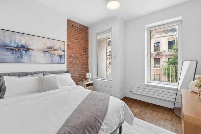 Building Photo - 125 E 83rd St