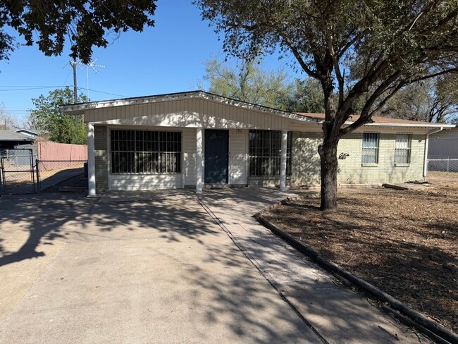 Building Photo - 1818 Joanna Ave