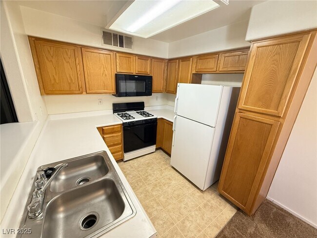 Building Photo - 3141 Key Largo Dr