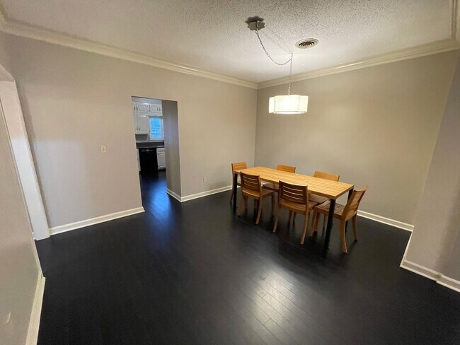 Building Photo - EXCELLENT LOCATION - 2BD/2BA FOR RENT