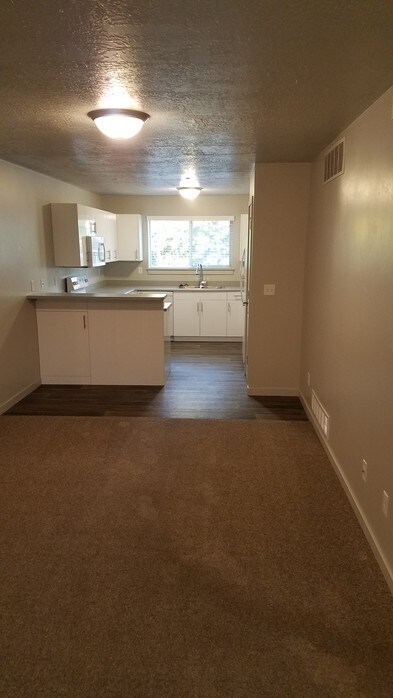 Kitchen - 1700 Sandhill Rd