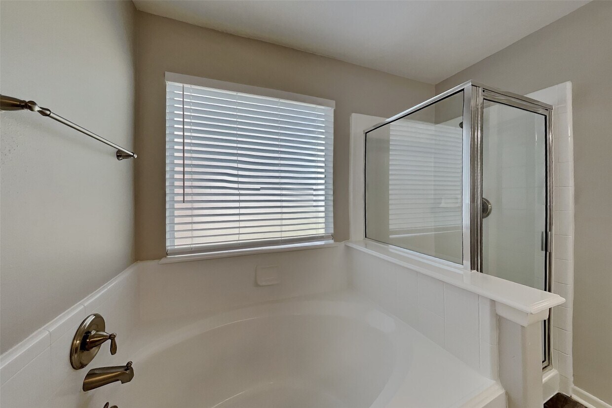 Building Photo - 19411 Billineys Park Dr