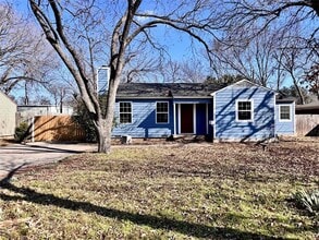 Building Photo - 520 Iris Dr