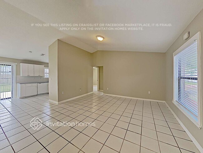 Building Photo - 3616 75 Dr E