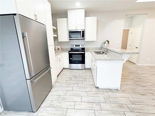 Building Photo - 11 West Dr