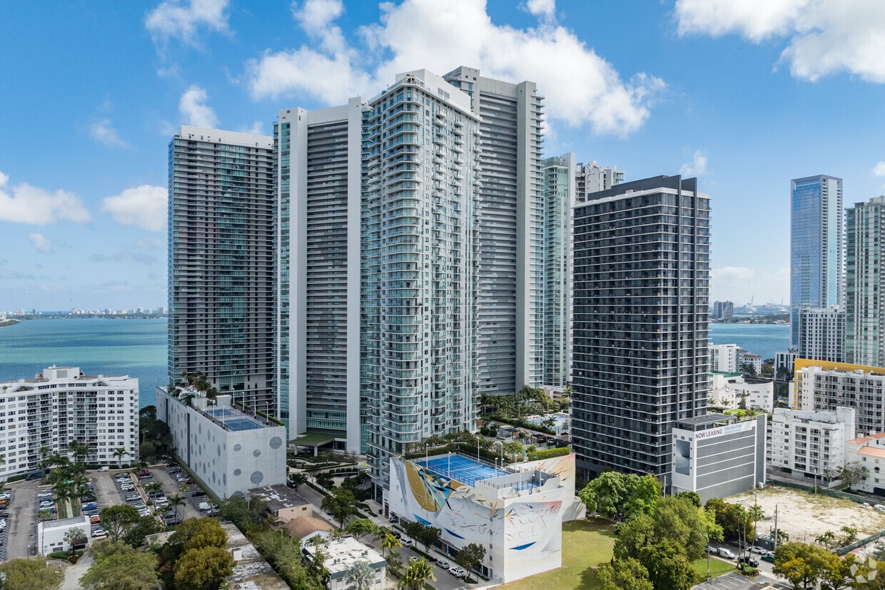 501 NE 31st St - Paraiso Bayviews
