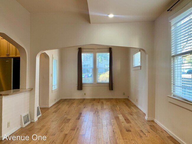 Foto del edificio - 3 br, 2 bath House - 312 25th Ave S