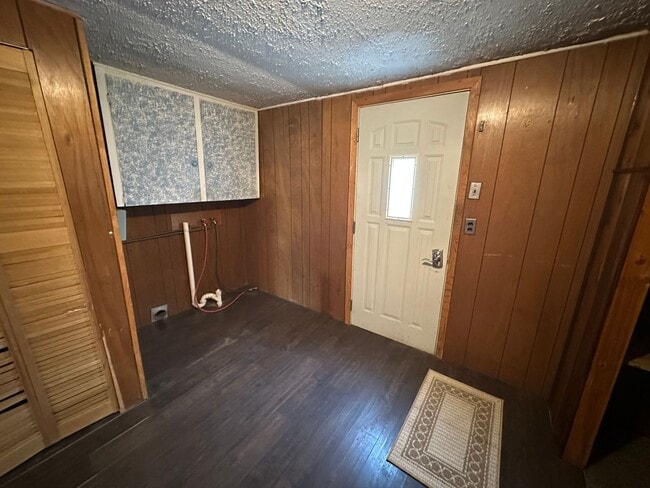 Building Photo - 2 Bedroom House in Webster City! $850