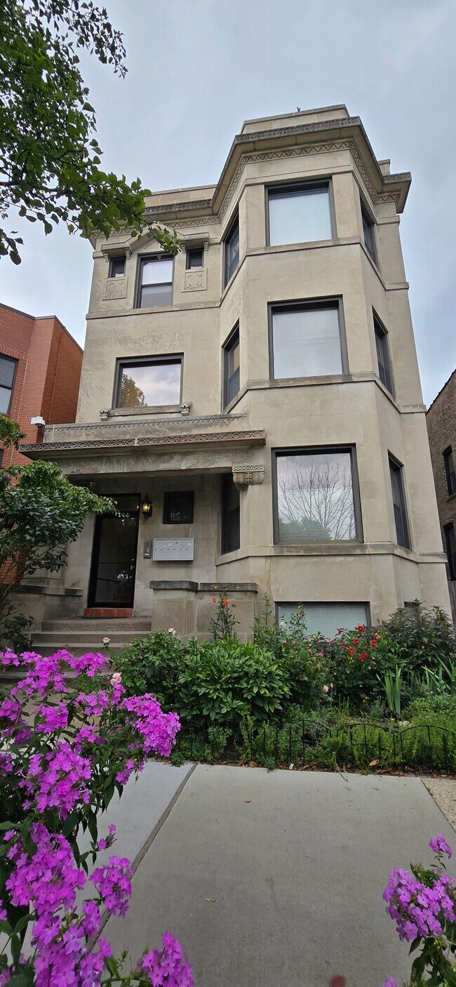 Foto del edificio - 3108 W Logan Blvd