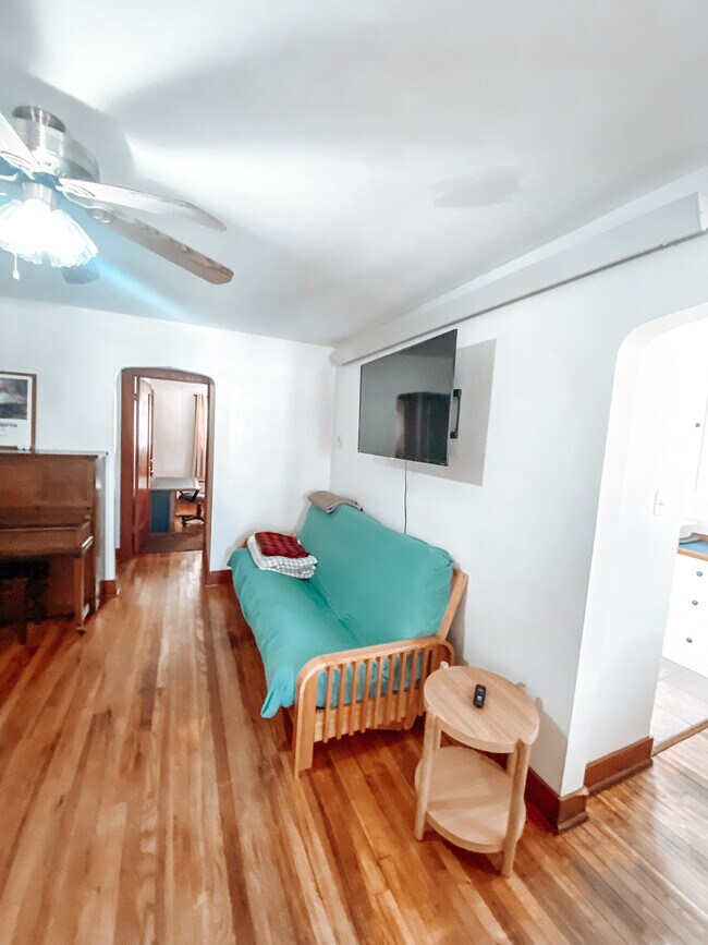 Foto del edificio - 1208 E Custer St