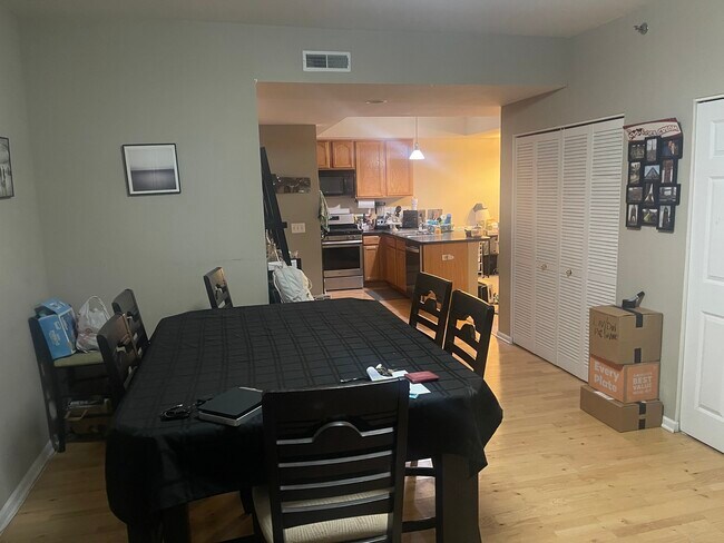 Foto del edificio - 6400 N Northwest Hwy