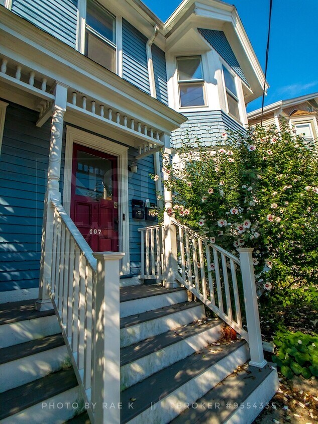Primary Photo - 107 Sheridan St