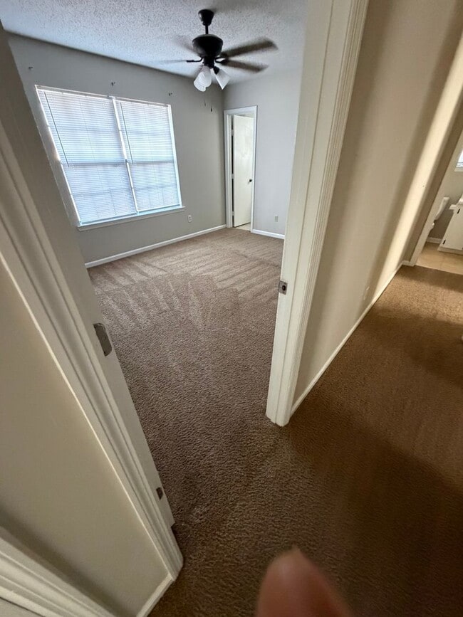 Building Photo - Ridgewood Subdivision Gem: 3-Bedroom Home with Fenced Yard.