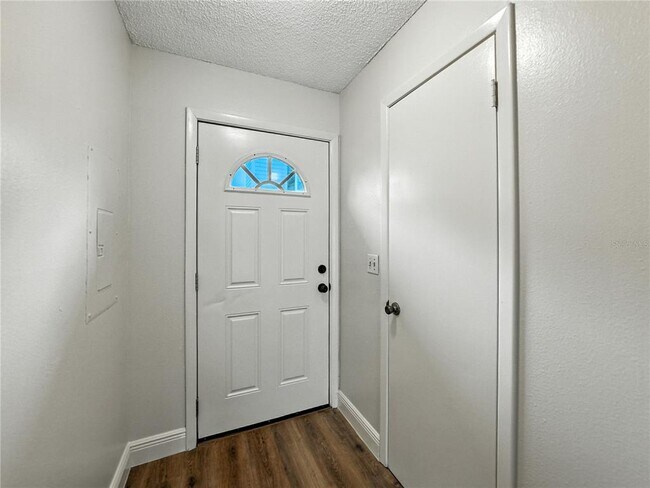 Foto del edificio - 1816 Mill Run Cir