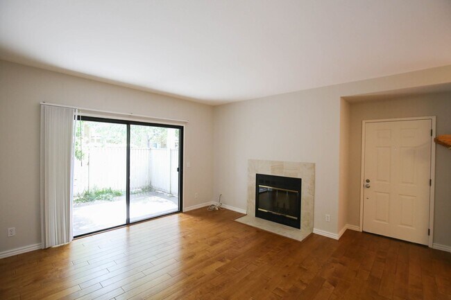 Foto del edificio - Richmond Marina Bay Condo In Gated Community