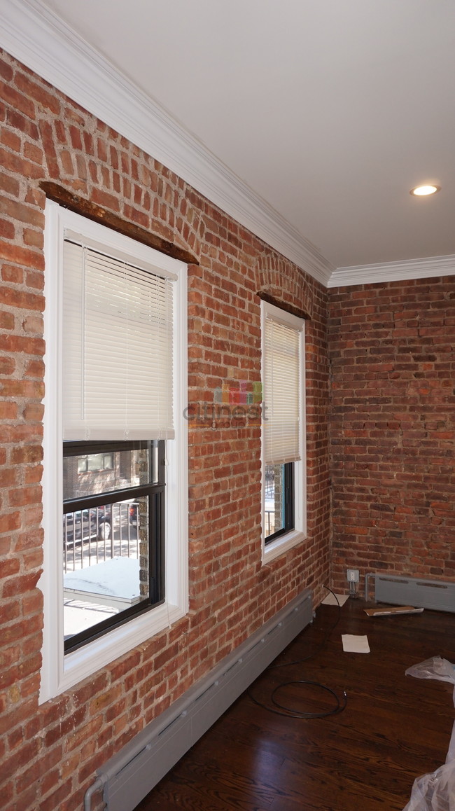 Building Photo - 518 85th St