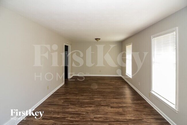 Building Photo - 2036 St James Dr