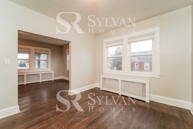 Building Photo - Adorable 4 bedroom home on corner lot!