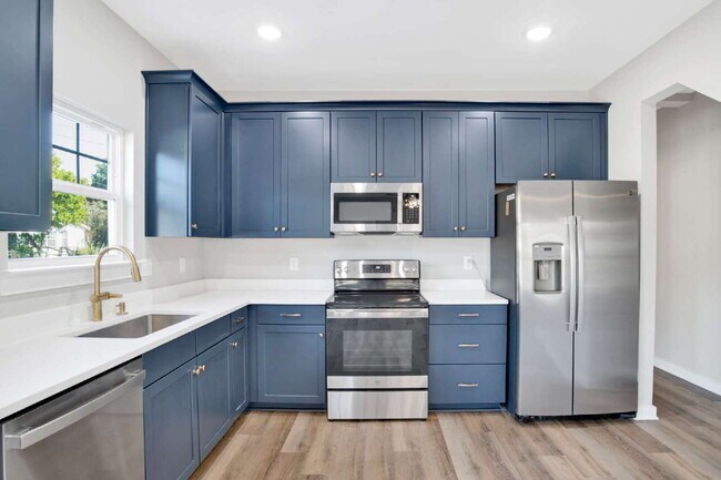 Foto del edificio - Downtown Pensacola Area 3BR/3BA | Each Bedroom Has Private Bath | Fenced Yard | Water & Lawn Care...