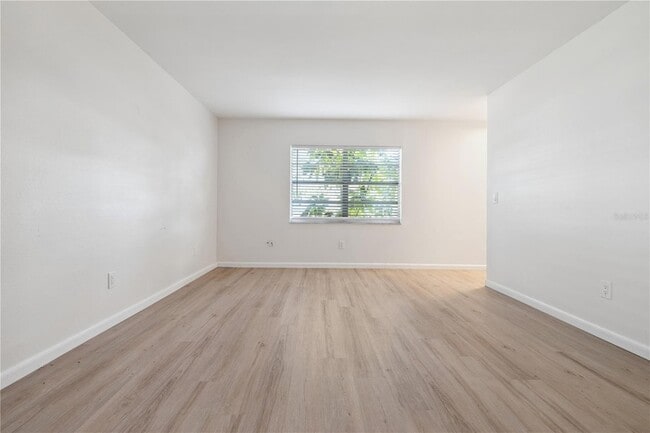 Building Photo - 1809 E Knollwood St