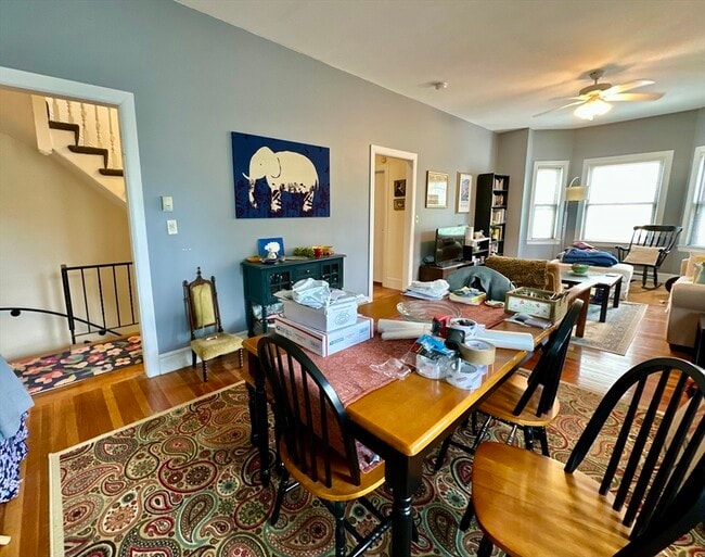 Building Photo - 512 Centre St