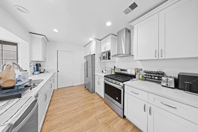 Foto del edificio - 17612 Webster Ave