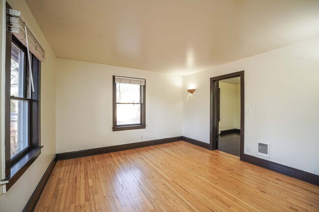 Foto del edificio - 2 Bedroom 1.5 Bath Farm House