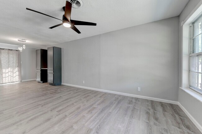 Building Photo - 1407 Connell Dr